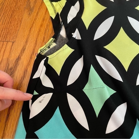 MADISON LEIGH Black White Green Geometric Print Short Cap Sleeve Sheath Dress 12 - Picture 14 of 14